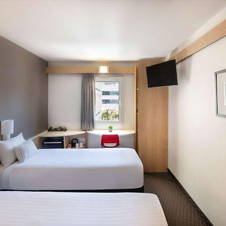 Ibis Newcastle Hotel Bagian luar foto