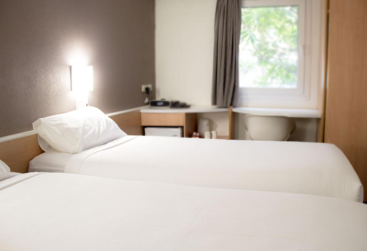 Ibis Newcastle Hotel Bagian luar foto