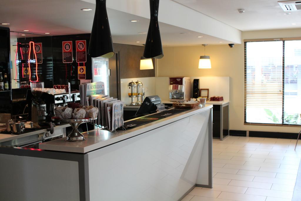 Ibis Newcastle Hotel Bagian luar foto