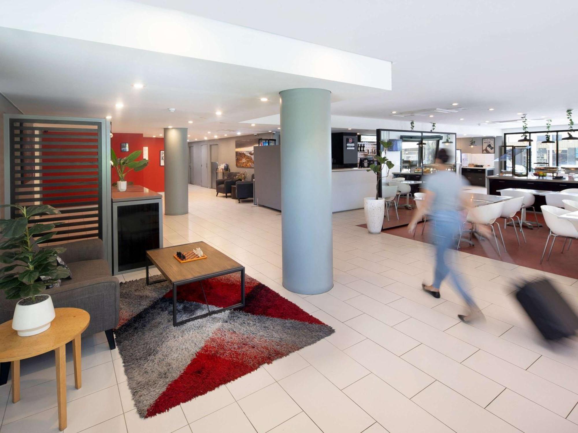 Ibis Newcastle Hotel Bagian luar foto