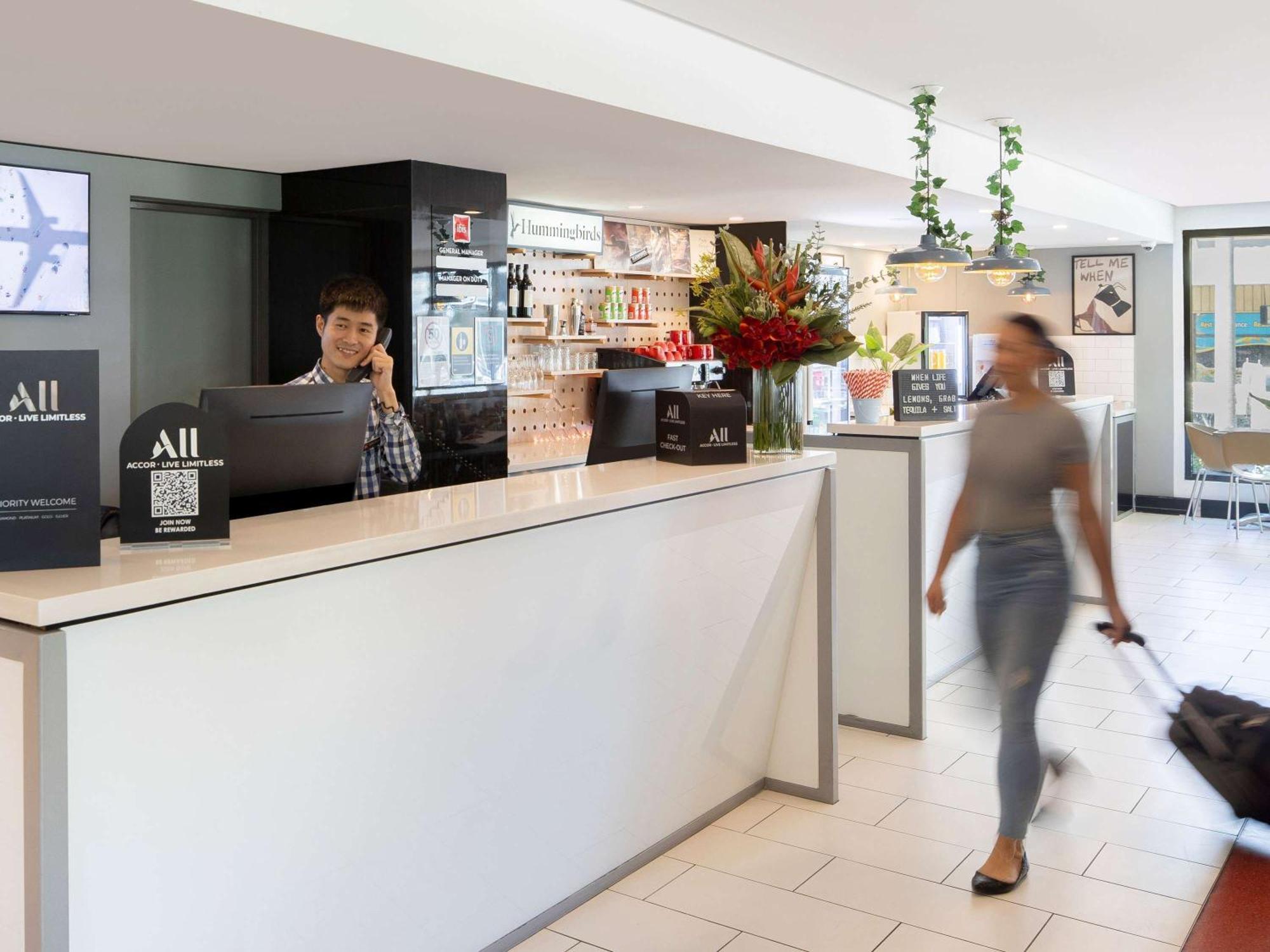 Ibis Newcastle Hotel Bagian luar foto