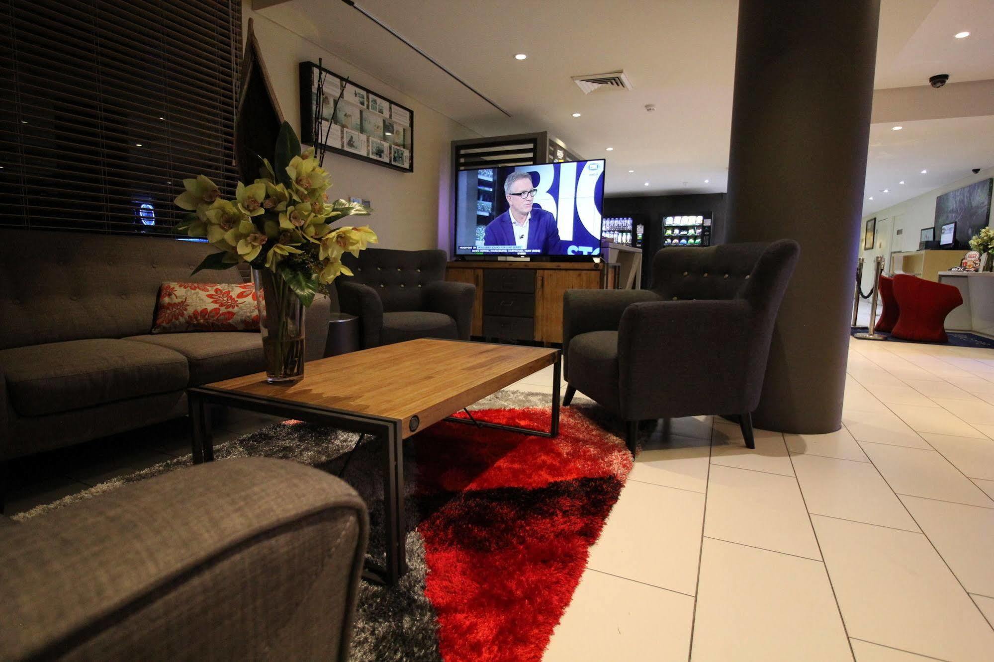 Ibis Newcastle Hotel Bagian luar foto