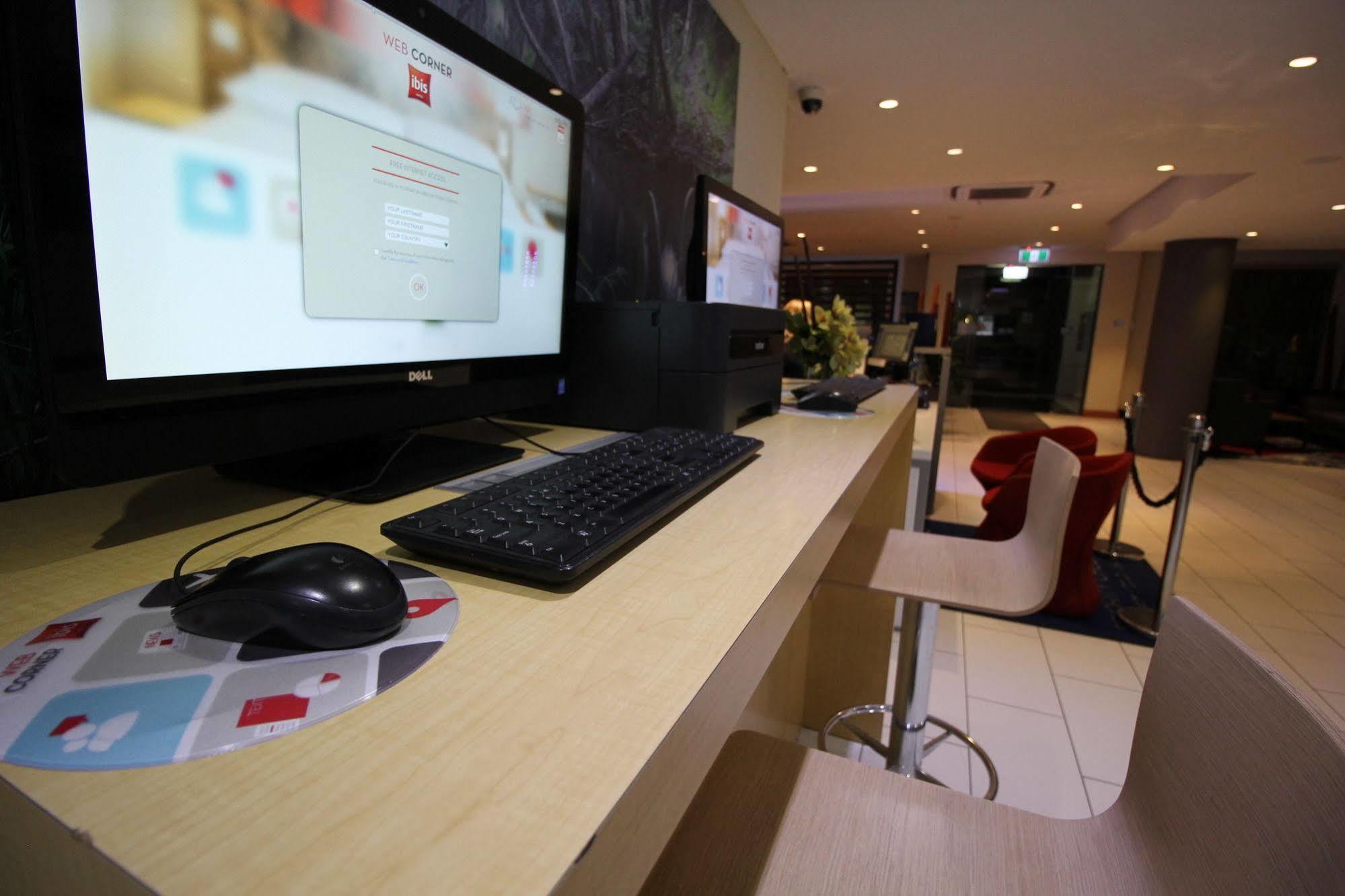 Ibis Newcastle Hotel Bagian luar foto