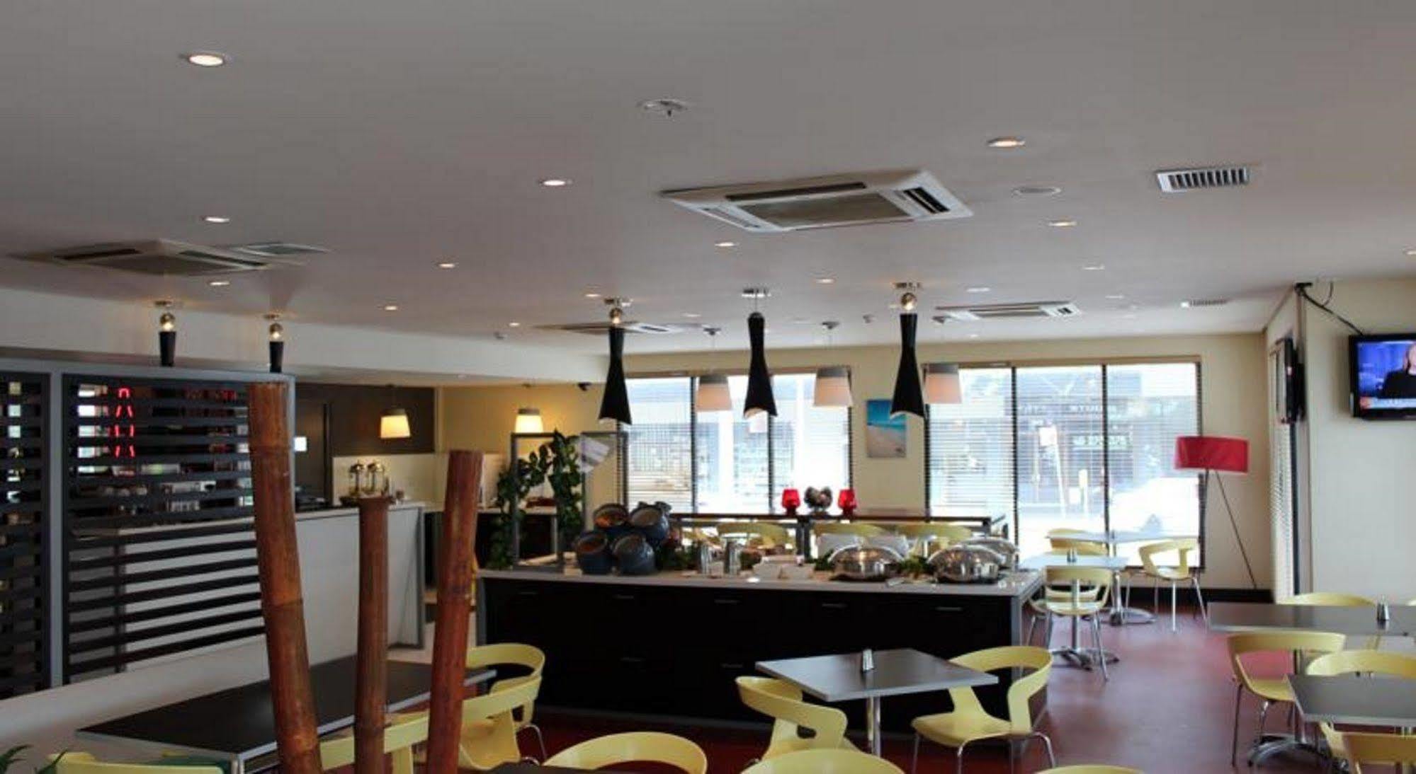 Ibis Newcastle Hotel Bagian luar foto