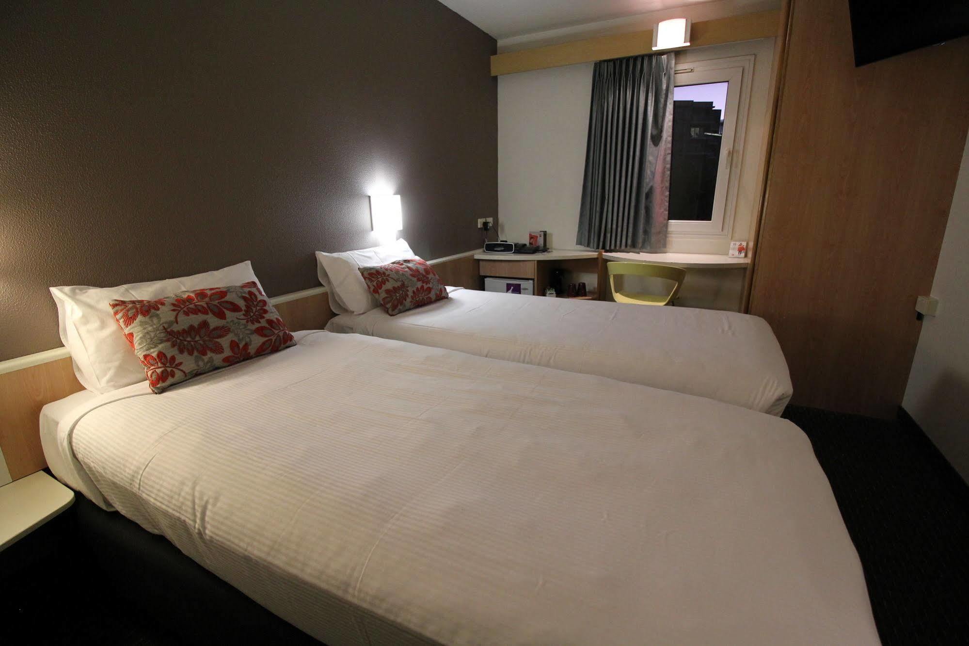 Ibis Newcastle Hotel Bagian luar foto